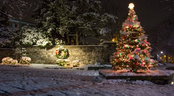 Christmas In These 10 Pennsylvania Towns Looks Like Something From A Hallmark Movie