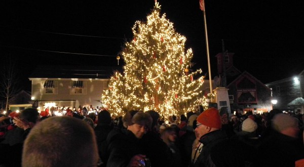 The Seaside Christmas Celebration In Maine Has Been Running For Over 30 Years