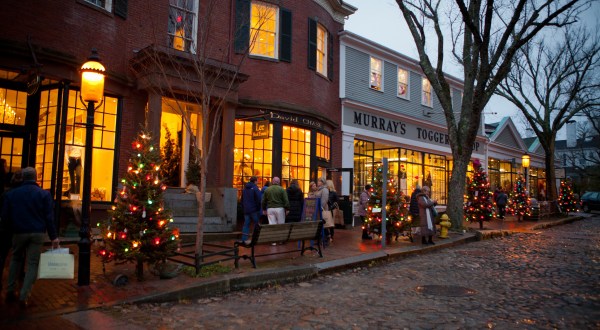 This Is The Most Perfectly Magical Holiday Stroll In Massachusetts