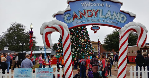 The One Alabama Town That Transforms Into A Christmas Wonderland Each Year