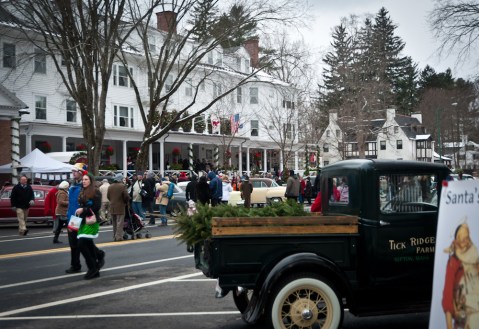 This Small Town Christmas Festival In Massachusetts Recreates A Famous Holiday Painting