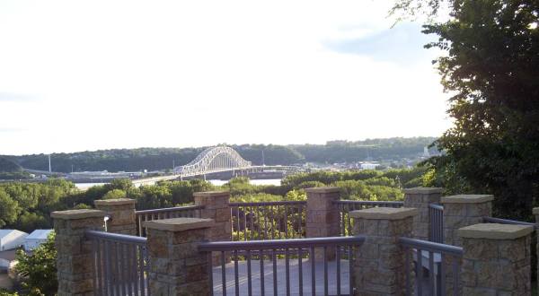 This Scenic Clifftop Park In Illinois Is Also A Historic Native American Burial Ground