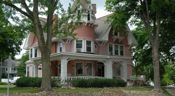 This Beautiful Bed & Breakfast In Indiana Is Like A Childhood Dream Home