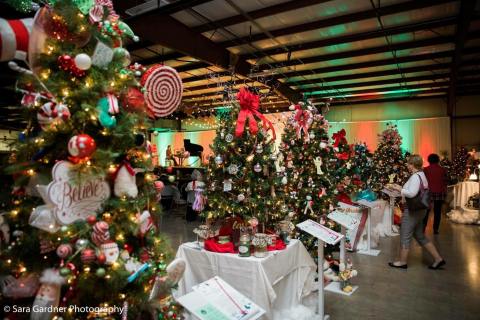 Nothing Will Get You Ready For The Holidays Like This Massive Christmas Tree Auction In Illinois