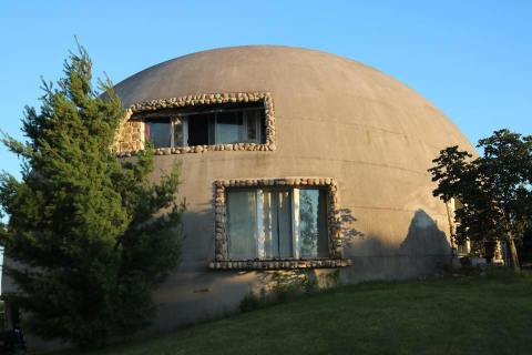 This Dome-Shaped Bed & Breakfast In Indiana Is Like Something From Another World