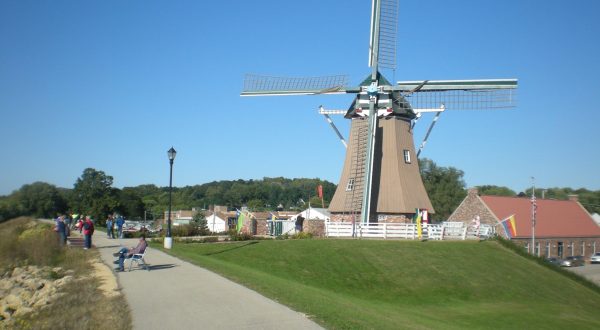 This 100-Foot Tall Windmill In A Historic Illinois Town Is Fascinating And You’ll Want To Visit