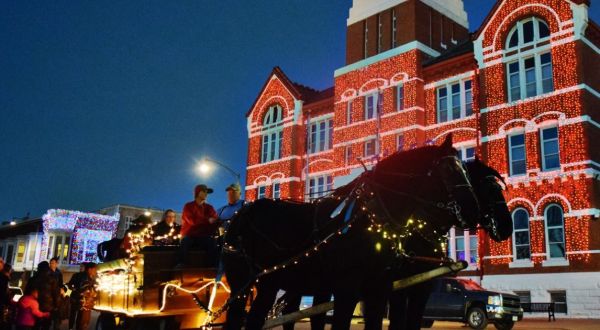 The Twinkliest Town In Iowa Will Make Your Holiday Season Merry And Bright