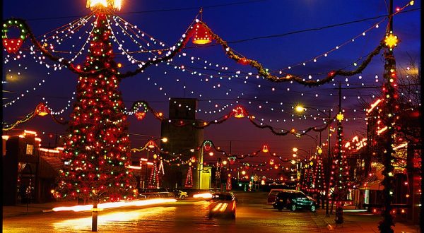 The One Christmastown In Kansas That’s Simply A Must Visit This Season