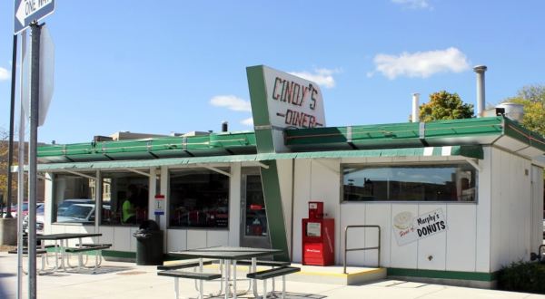 This Iconic Corner Diner That Opened In 1952 In Indiana Will Fill You With Nostalgia