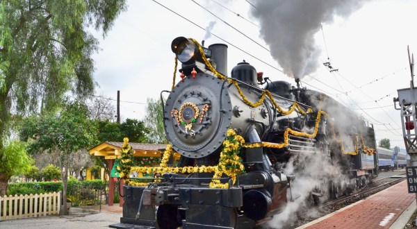 Watch The Southern California Countryside Whirl By On This Unforgettable Christmas Train