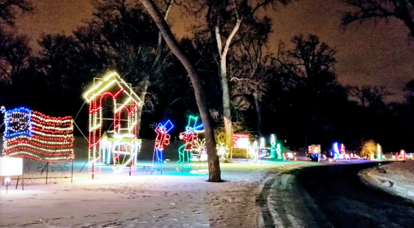 You Will Love This Dreamy Ride Through The Largest Drive-Thru Light Show In North Dakota