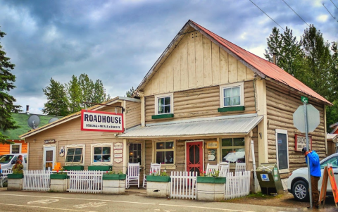 This Century-Old Roadhouse In Alaska Has The Most Mouthwatering Pie On Earth