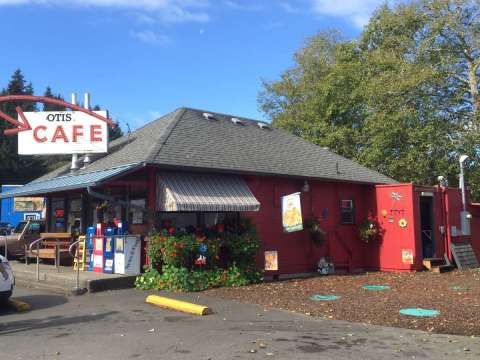 This Bright Red Restaurant Has Been A Oregon Favorite Since 1989