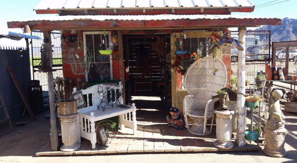 Everyone In Arizona Should Visit This Amazing Antique Barn At Least Once