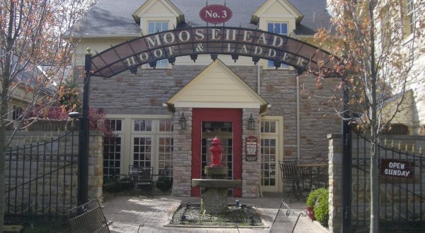 This Old Fire House Near Cleveland Is Now Moosehead Hoof & Ladder Restaurant And You’ll Want To Visit