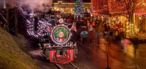 Watch The North Carolina Countryside Whirl By On This Unforgettable Christmas Train