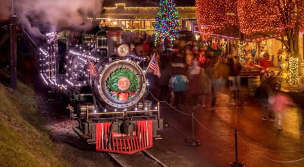 Watch The North Carolina Countryside Whirl By On This Unforgettable Christmas Train