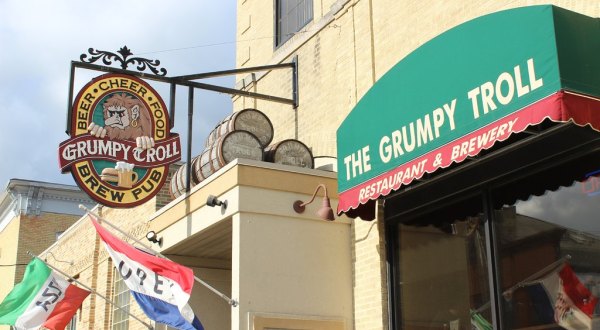 The Soft Pretzels At Wisconsin’s Grumpy Troll Brew Pub Weigh More Than A Pound