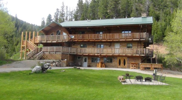 The Cozy Montana Resort You’ll Never Want To Leave