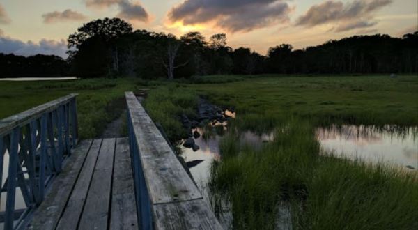 This Easy Fall Hike In Rhode Island Is Under 2 Miles And You’ll Love Every Step You Take