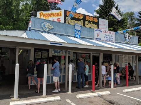 This Sugary-Sweet Ice Cream Shop In West Virginia Serves Enormous Portions You’ll Love