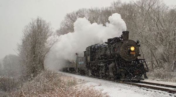 Watch The Connecticut Countryside Whirl By On This Unforgettable Christmas Train
