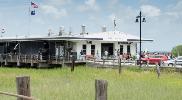 You’ll Love A Trip To This South Carolina Restaurant That’s Over The Water
