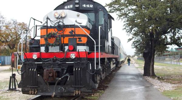 Watch The Texas Countryside Whirl By On This Unforgettable Christmas Train