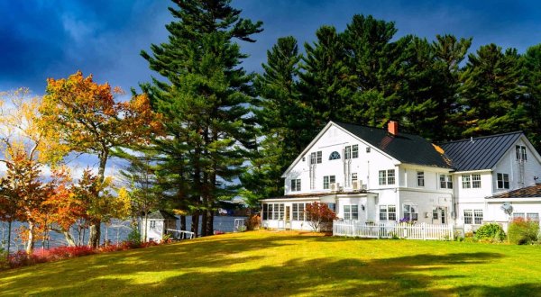 This Hidden Lakeside Bed & Breakfast Might Be One Of Maine’s Best Kept Secrets