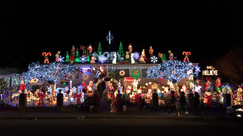 This One Christmas House In Northern California Is Decorated With Over 140,000 Lights