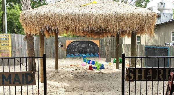 The Beach-Themed Restaurant In Louisiana Where It Feels Like Summer All Year Long