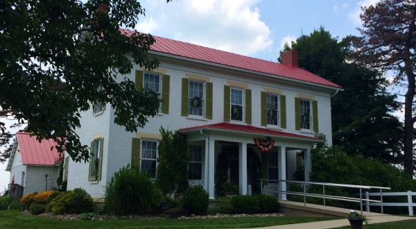 This Must-Try Farmhouse Restaurant Is Hiding In A Charming Ohio Town