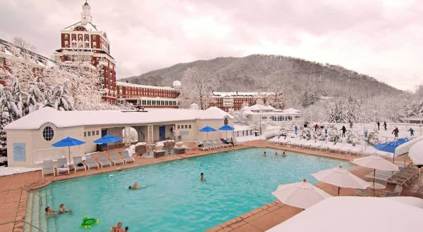Watching Snow Fall From This One Hot Spring Resort In Virginia Is Basically Heaven