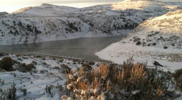 This Colorado Reservoir Manages To Become Even More Beautiful In The Winter