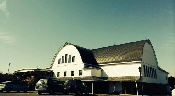 This Ohio Restaurant In A Rebuilt Barn Serves The Most Delicious Food