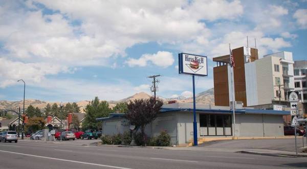 This Timeless 1950s Restaurant In Utah Sells The Best Burgers In America