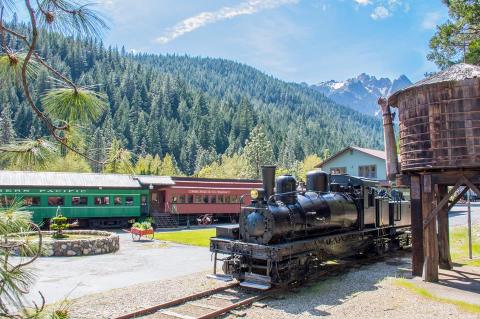 The Rooms At This Railroad-Themed Bed & Breakfast In Northern California Are Actual Box Cars