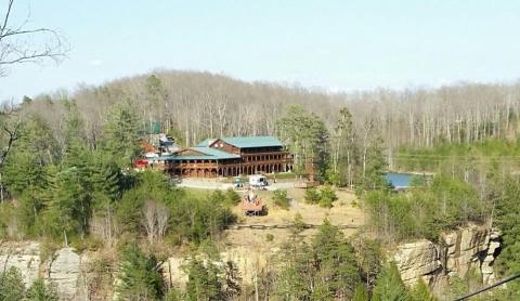A Clifftop Lodge In Kentucky, Cliffview Resort Is Great For A Winter Hideaway