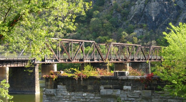 Hike This Unique Bridge Trail In West Virginia To See Three States In One Day