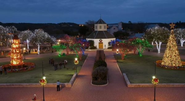 At Christmastime, This Town Near Austin Has The Most Enchanting Main Street In The Country