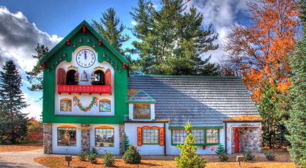 Santa’s House Is Right Here In Michigan And You’ll Want To Visit This Season