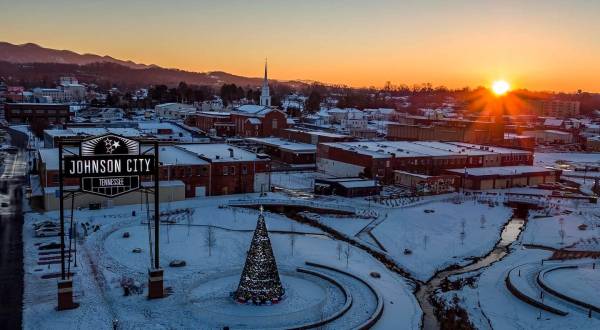 The One Mountain Town In Tennessee That’s Perfect For A Winter Getaway