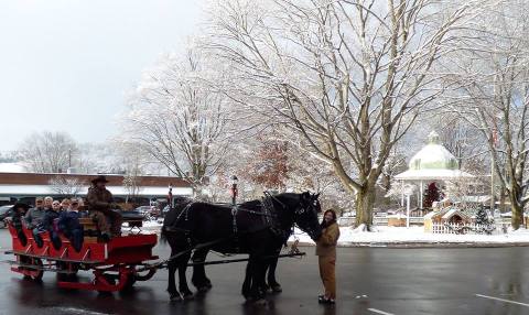 Christmas In These 7 Towns Near Pittsburgh Looks Like Something From A Hallmark Movie