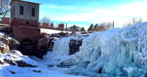 5 Gorgeous Frozen Waterfalls In South Dakota That Must Be Seen To Be Believed