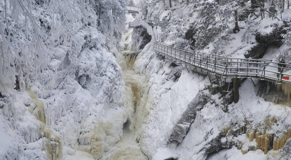 The Private Park In New York’s Mountains That’s Home To Some Spectacular Frozen Waterfalls