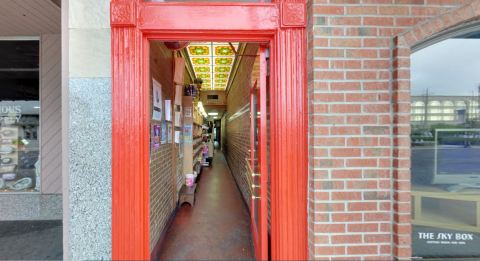 This Vintage Popcorn Shop From 1921 In Illinois Used To Be An Alley And You Can Totally Tell