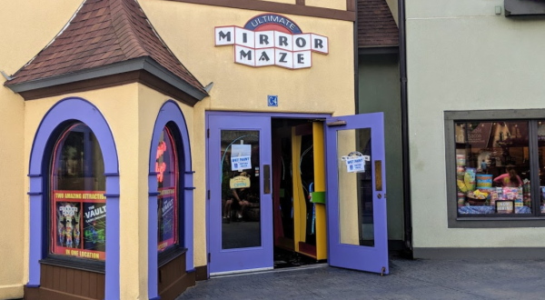 You’ll Have A Blast Getting Lost In Michigan’s Marvelous Mirror Maze