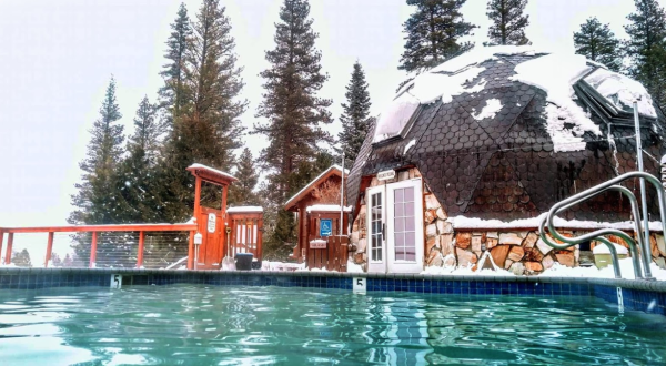 Watching Snow Fall From This One Hot Spring Resort In Northern California Is Basically Heaven