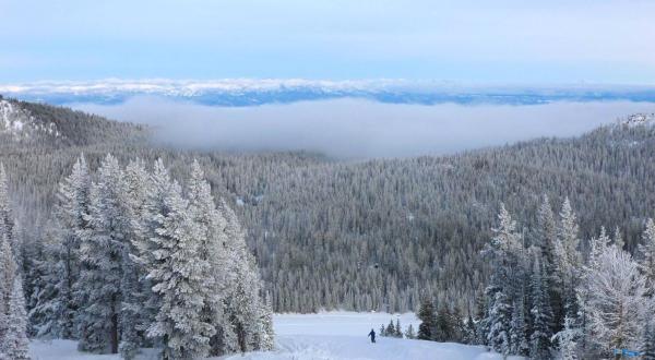 The Under-Appreciated Mountain Resort In Oregon That’s The Perfect Winter Getaway