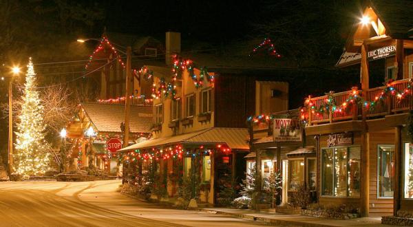 The One Montana Town That Transforms Into A Christmas Wonderland Each Year